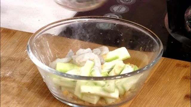 玉米和鸡蛋能一起吃吗（玉米和鸡蛋竟然也能做成饼）