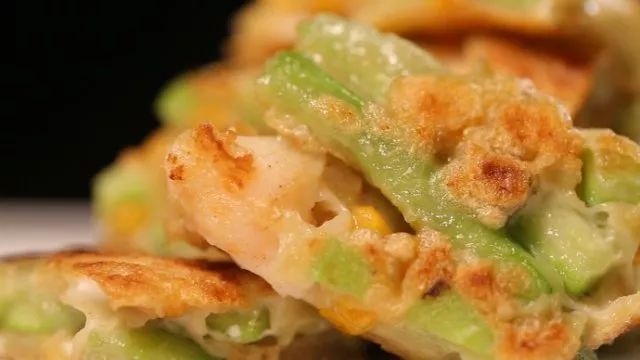 玉米和鸡蛋能一起吃吗（玉米和鸡蛋竟然也能做成饼）
