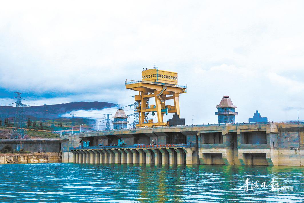 新能源基地建设 风雷动旌旗奋