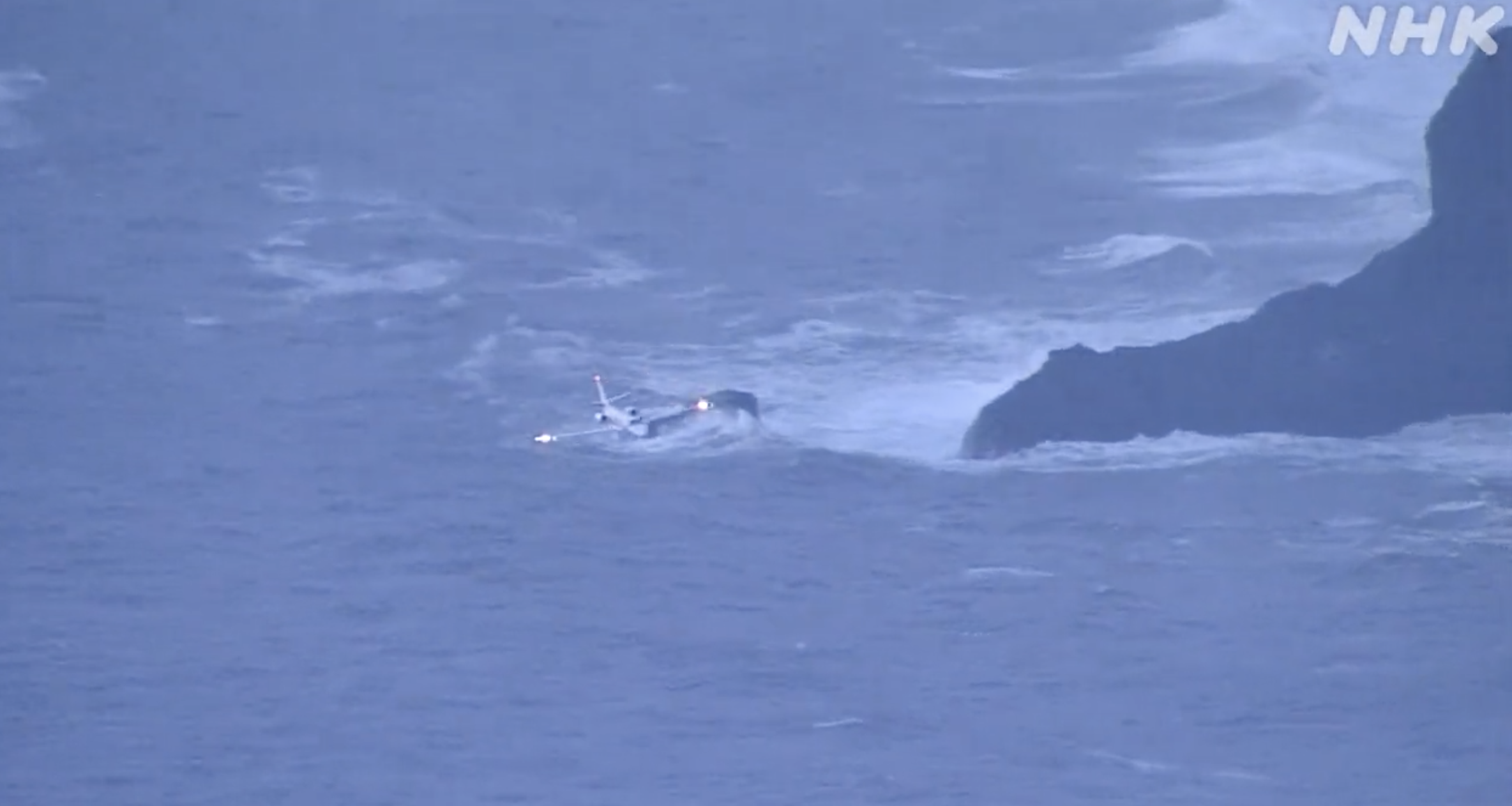 日媒：一艘载有26人观光船在北海道附近水域进水下沉