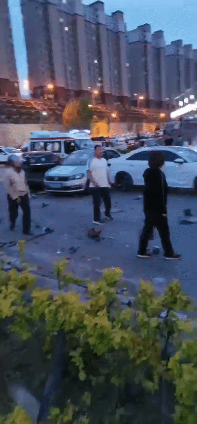 ��ľһ����ɲ��ʧ����೵������ײ����2�����˶೵����