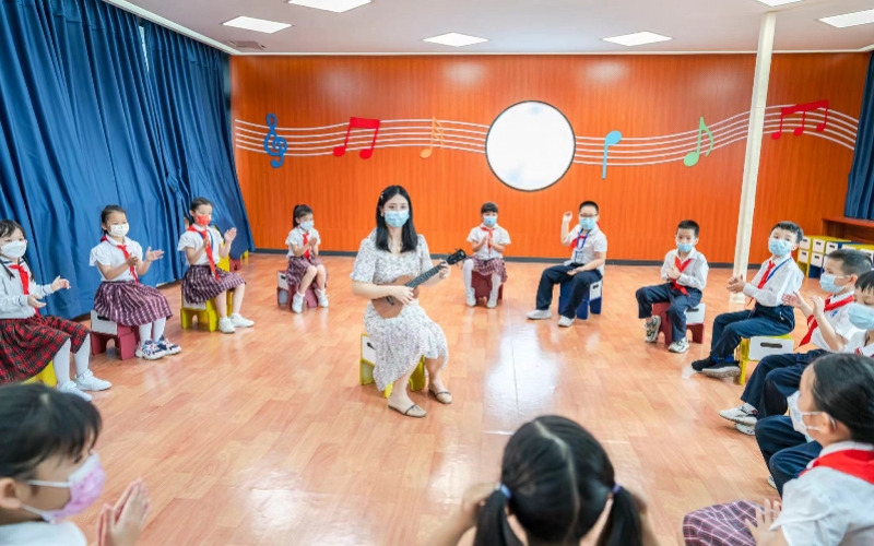 莲南小学莲馨校区怎么样?颂诗歌、画脸谱、打太极(图3)