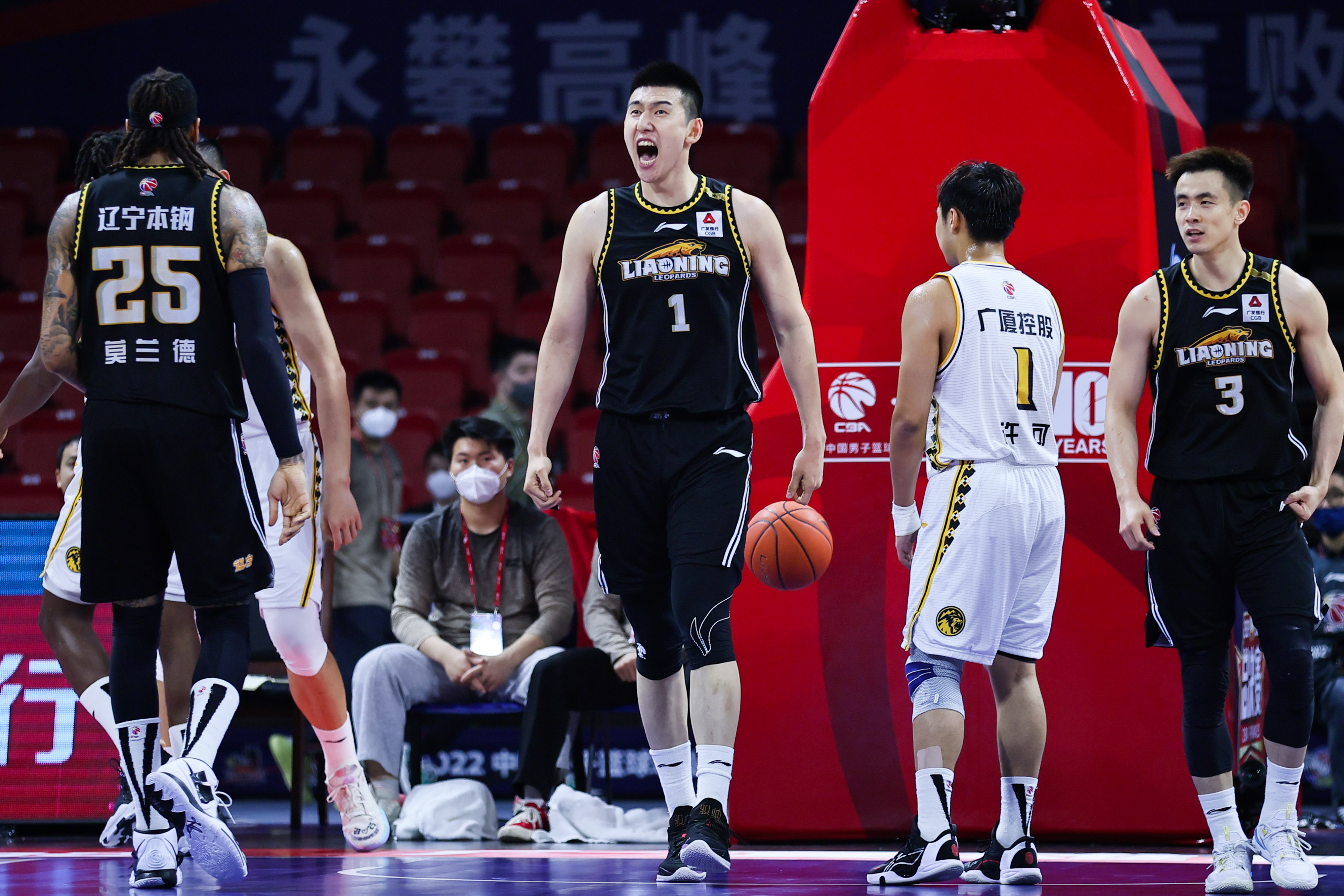 今年cba哪个球队夺冠了(辽宁男篮CBA总冠军！4-0横扫广厦，赵继伟拿下FMVP)