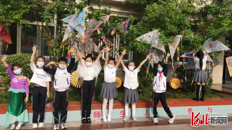 石家庄市维明路小学举办“风筝节”(图1)