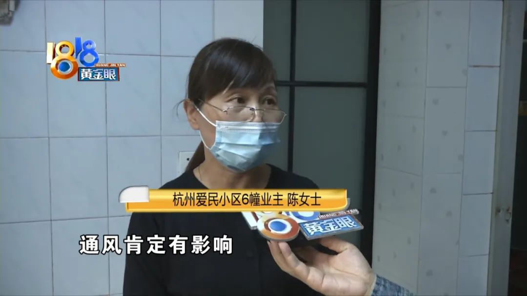 小区建了新大门 她为何意见不小