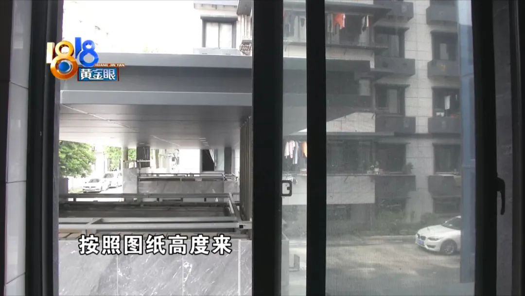 小区建了新大门 她为何意见不小