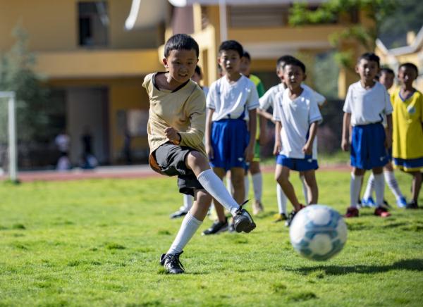 篮球比赛中每节比赛多少分钟(必须流汗！会打比赛！我国中小学体育课今秋大变样)