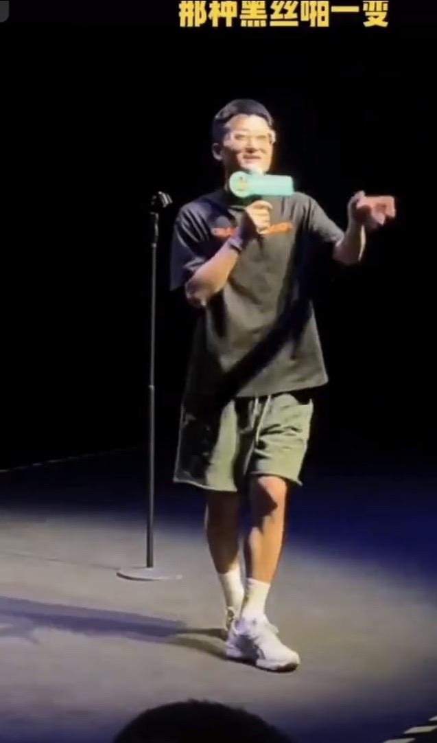 脱口秀表演出现诋毁女大学生言论，演员及公司致歉：扣罚本月酬劳