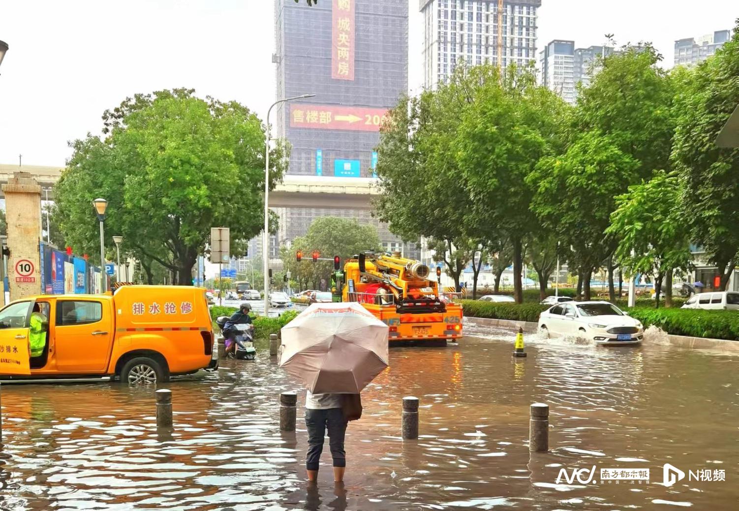 直击：广州强降雨持续，南沙区暴雨预警信号升级为橙色