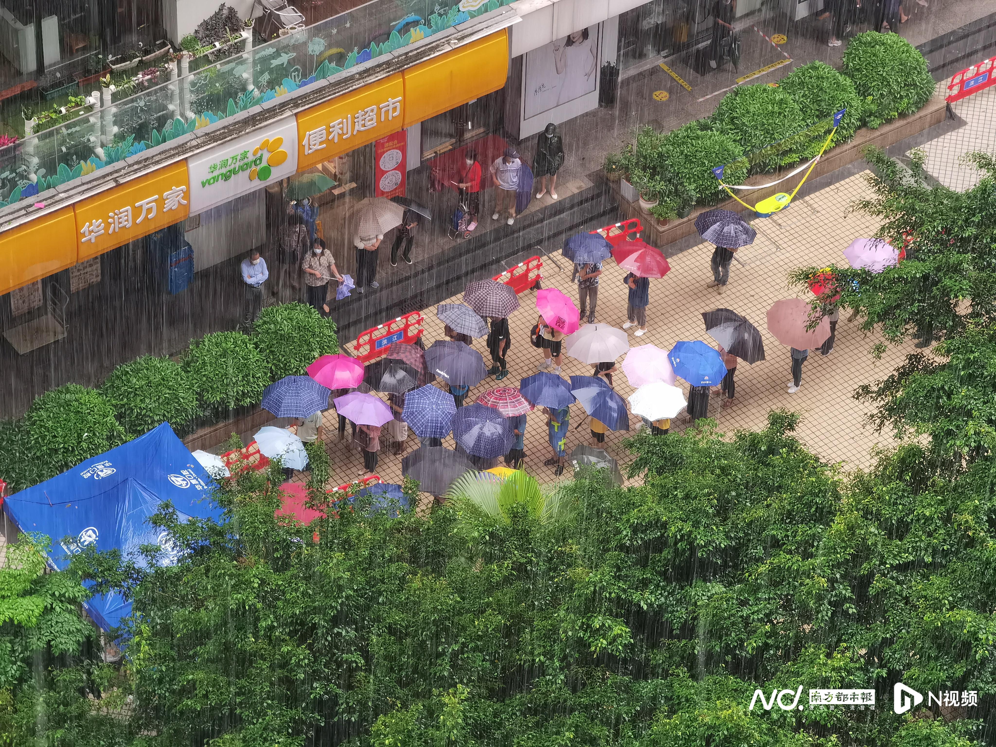 直击：广州强降雨持续，南沙区暴雨预警信号升级为橙色