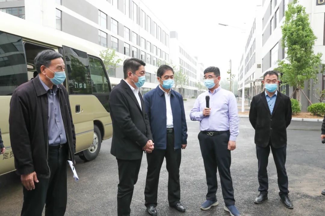 济南市投资促进局党组书记、局长李洪伟到济南新材料产业园区调研