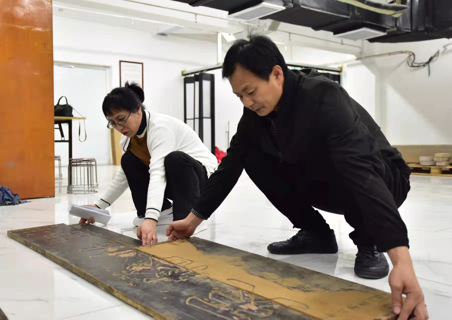 河北村民向博物馆捐赠褒扬孝行的民国匾额