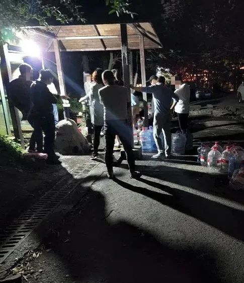 萧山超火的山泉水，网友接回来吓一跳！幸亏多看了一眼