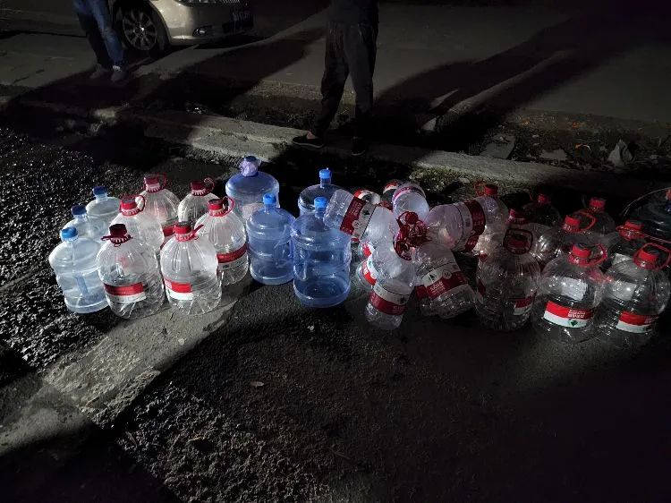 萧山超火的山泉水，网友接回来吓一跳！幸亏多看了一眼