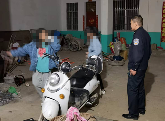 镇平县彭营镇：民警耐心劝解挽救花季少女