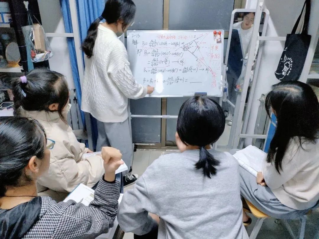 不好意思问一下，你们寝室还有位置吗？