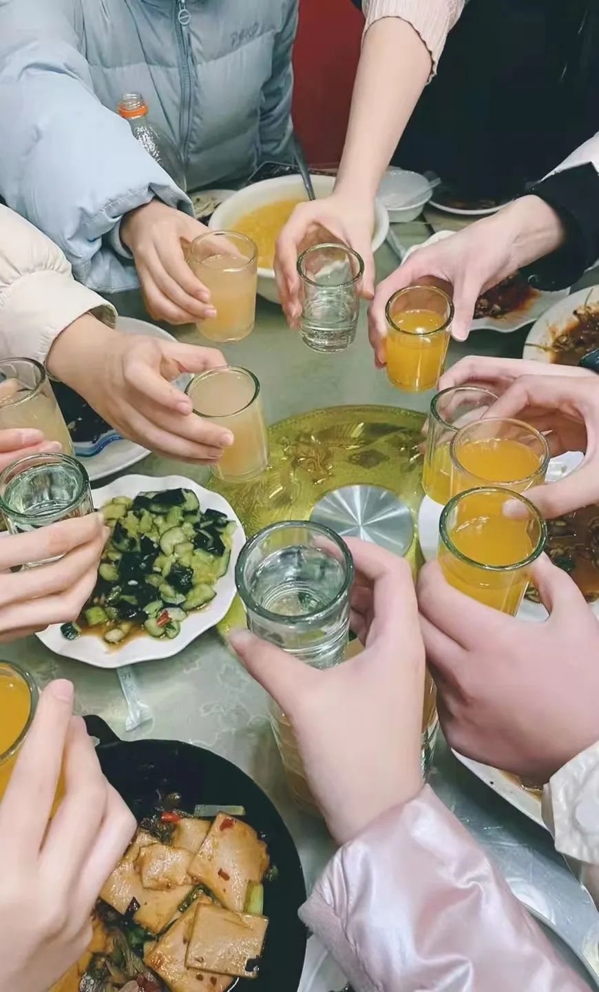 不好意思问一下，你们寝室还有位置吗？