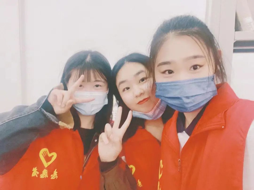 不好意思问一下，你们寝室还有位置吗？