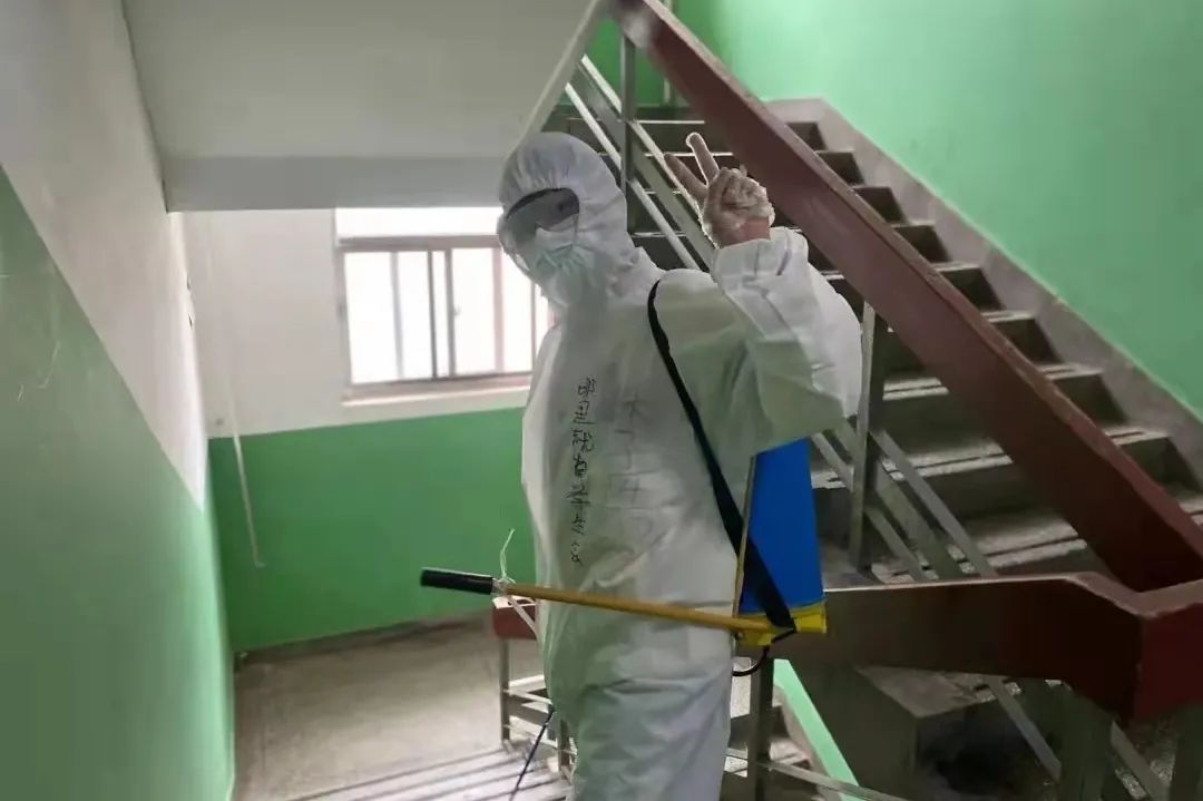 不好意思问一下，你们寝室还有位置吗？