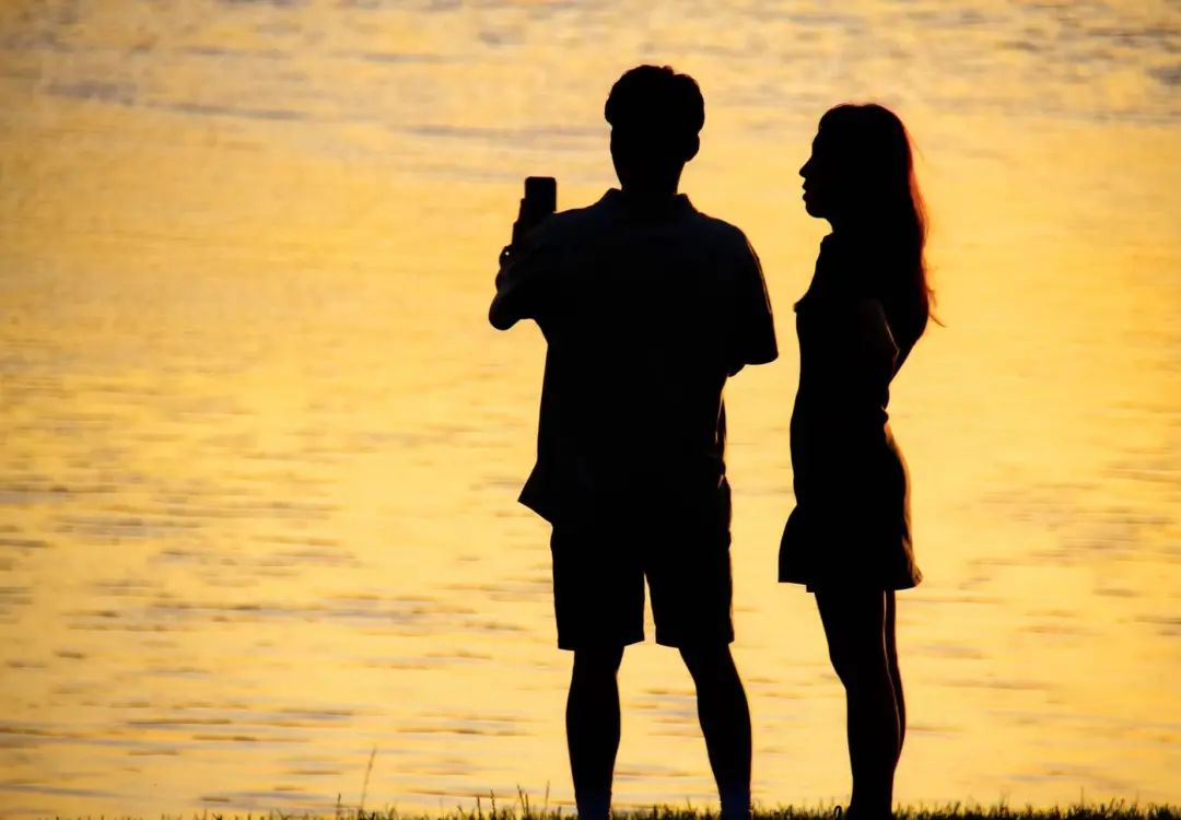 不好意思问一下，你们寝室还有位置吗？