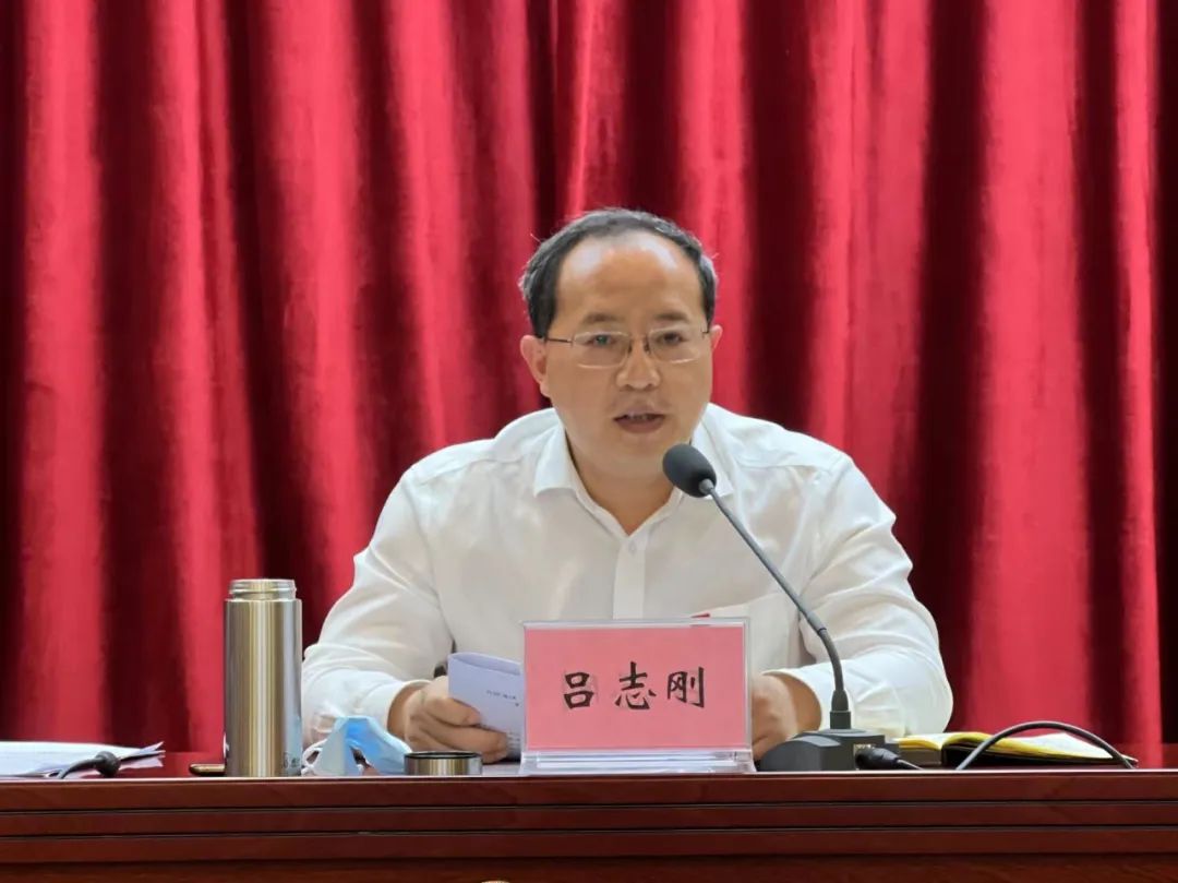 卧龙区召开一季度经济运行总结暨 大干快上二季度工作安排部署会议