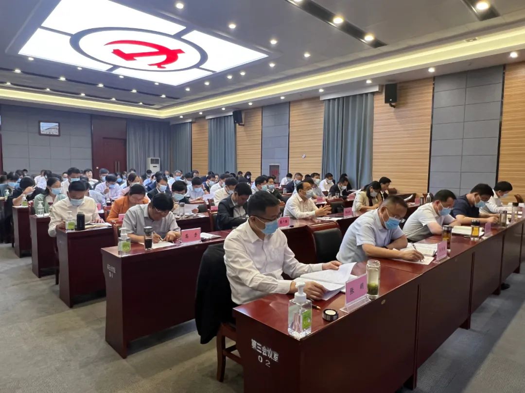 卧龙区召开一季度经济运行总结暨 大干快上二季度工作安排部署会议