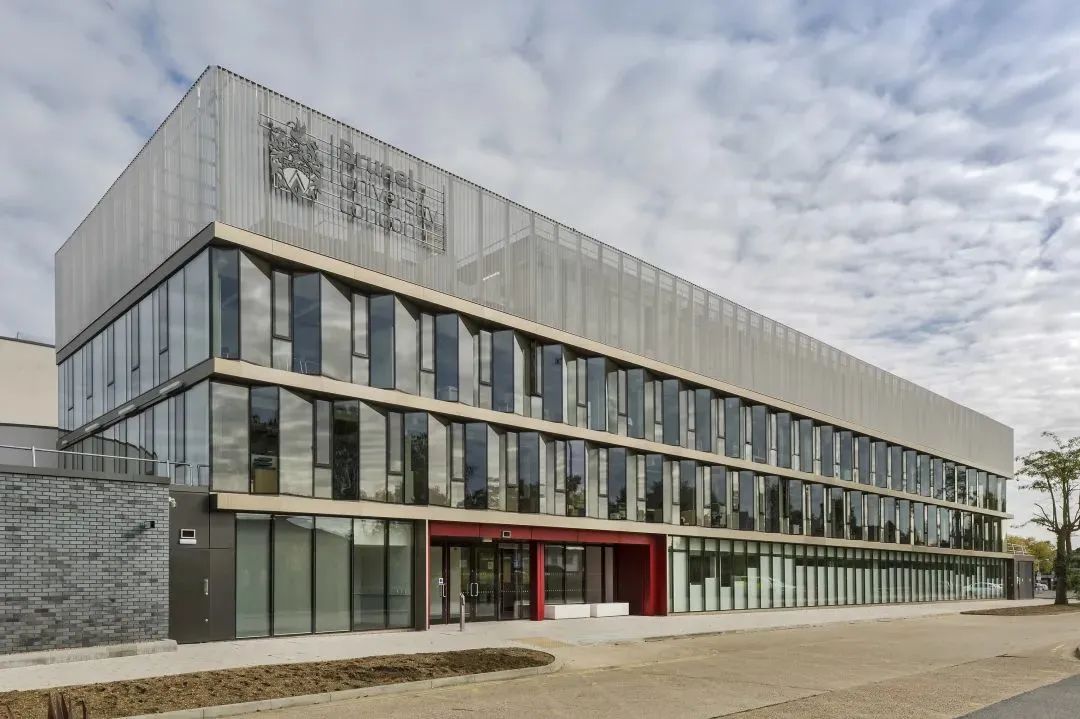 这所综排300+的院校里，竟藏着英国数一数二的设计专业