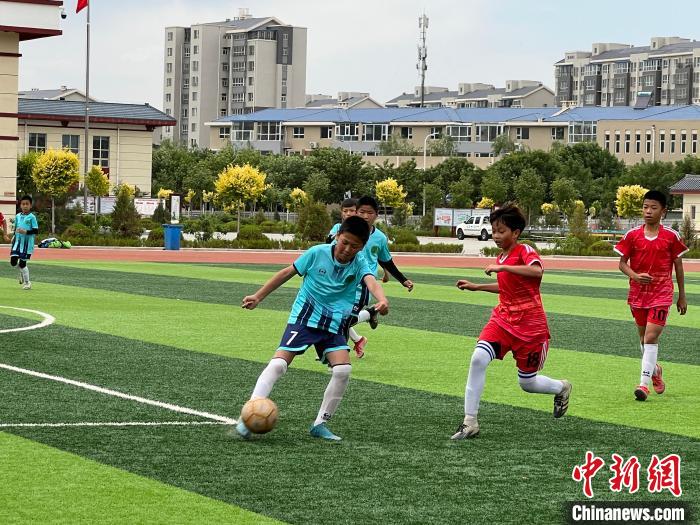 现在是什么足球(“西北足球强市”宁夏灵武：让校园足球成城市靓丽名片)