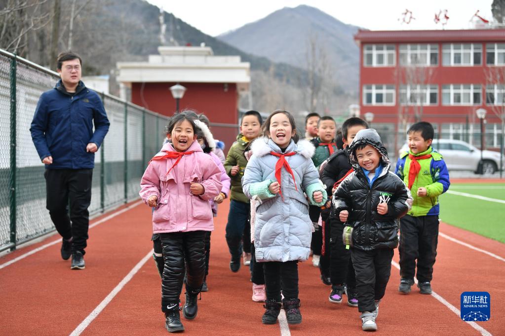“中国梦要靠你们来实现”习近平总书记关心少年儿童成长成才纪实