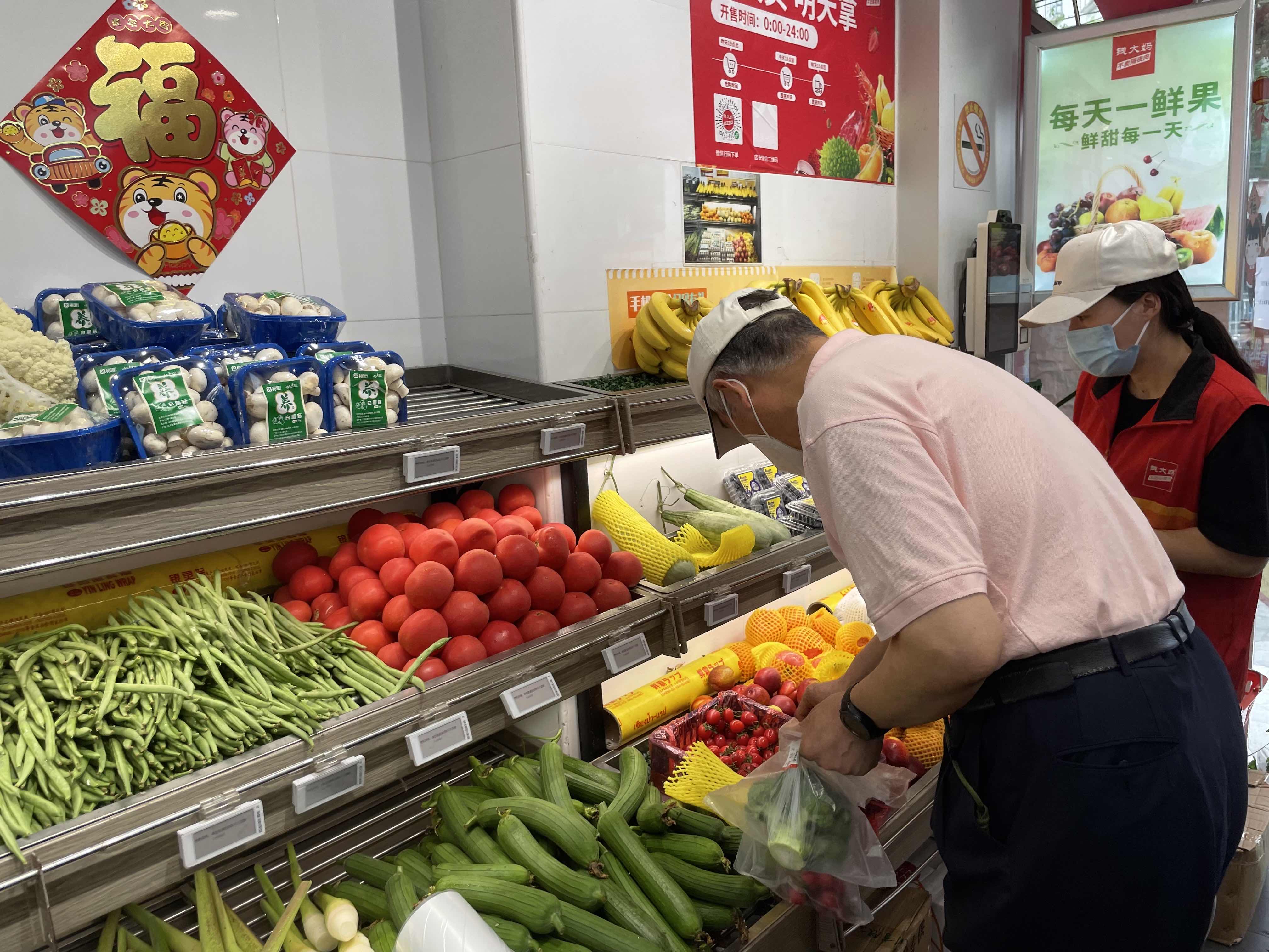 早安上海｜早餐店、蔬菜店人气旺，还是原来的价格