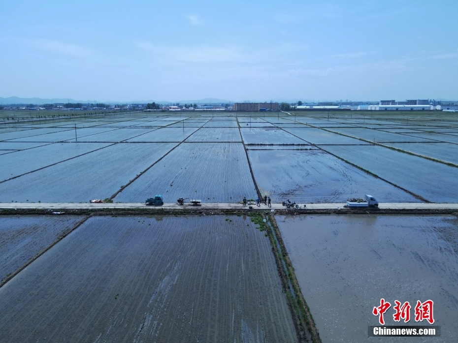 （中国这十年·见微）荒地不荒满粮仓