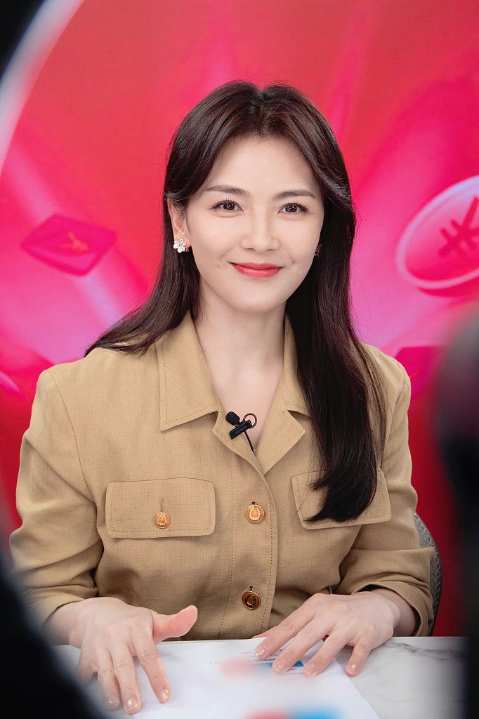 作为演员,刘涛的直播主持工作也做得非常好.