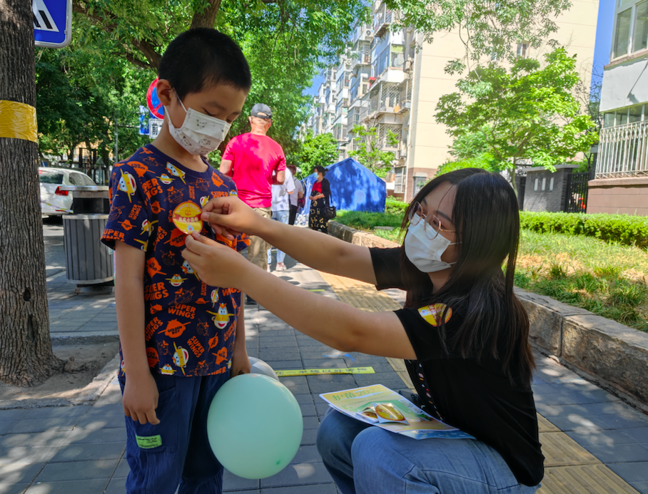 石景山区恢复正常生产生活秩序，古城街道线上线下结合过六一