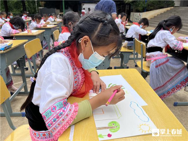 祿勸縣湯郎箐小學(xué)收到暖心“六一”禮物(圖2) 祿勸縣湯郎箐小學(xué)收到暖心“六一”禮物(圖2)