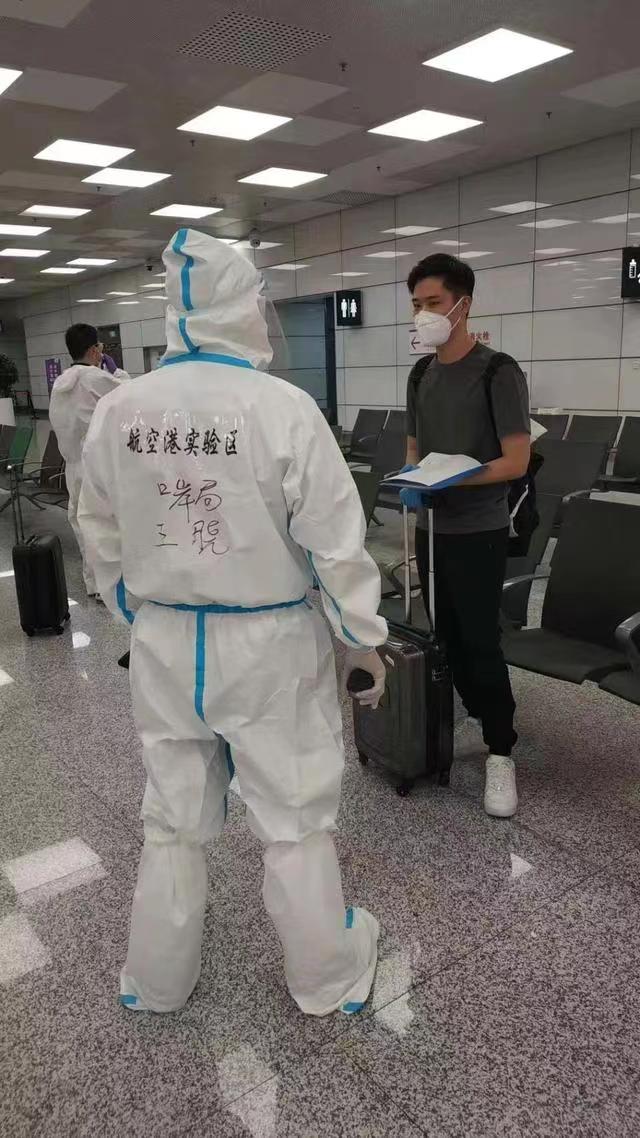 郑州航空港区综保区和口岸服务局王晓抗疫侧记：疫情防控一线的“守护神”