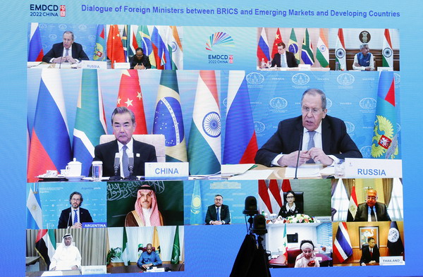 �˹⣺��Լ����������ש���Ϻ϶�����Ա���ƣ���ζ��ʲô��