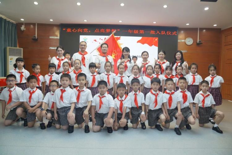 深圳市南山外国语学校科苑小学少先队入队(图4)