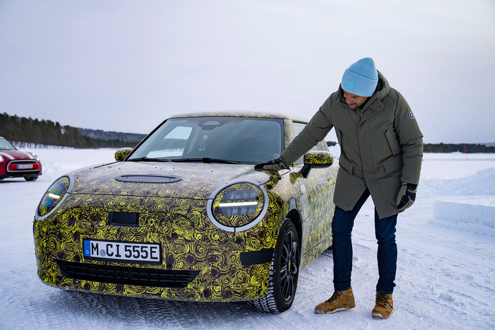 全新MINI纯电跨界概念车7月亮相 并公布全新设计语言