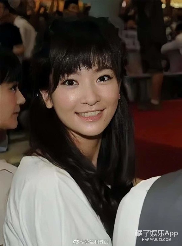 还记得《还珠格格》的小燕子吗？现在专心当妈妈了？