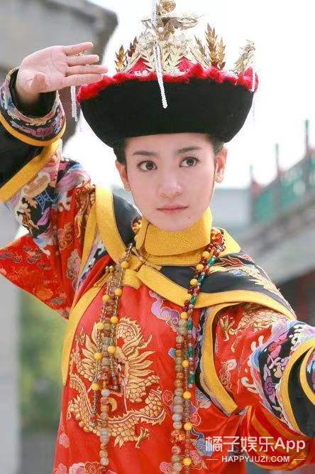 还记得《还珠格格》的小燕子吗？现在专心当妈妈了？