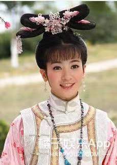 还记得《还珠格格》的小燕子吗？现在专心当妈妈了？