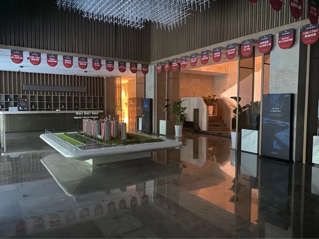 11亿拿到“地王”，3栋楼没建好资金链就断？济南阳光城檀悦被质疑烂尾