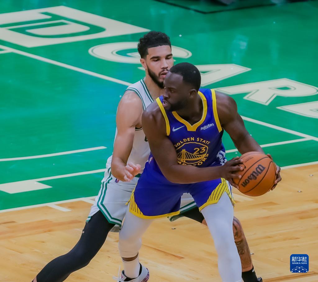 nba篮球比赛总比分多少(NBA总决赛：勇士队总比分4比2夺冠 库里获得总决赛最有价值球员)