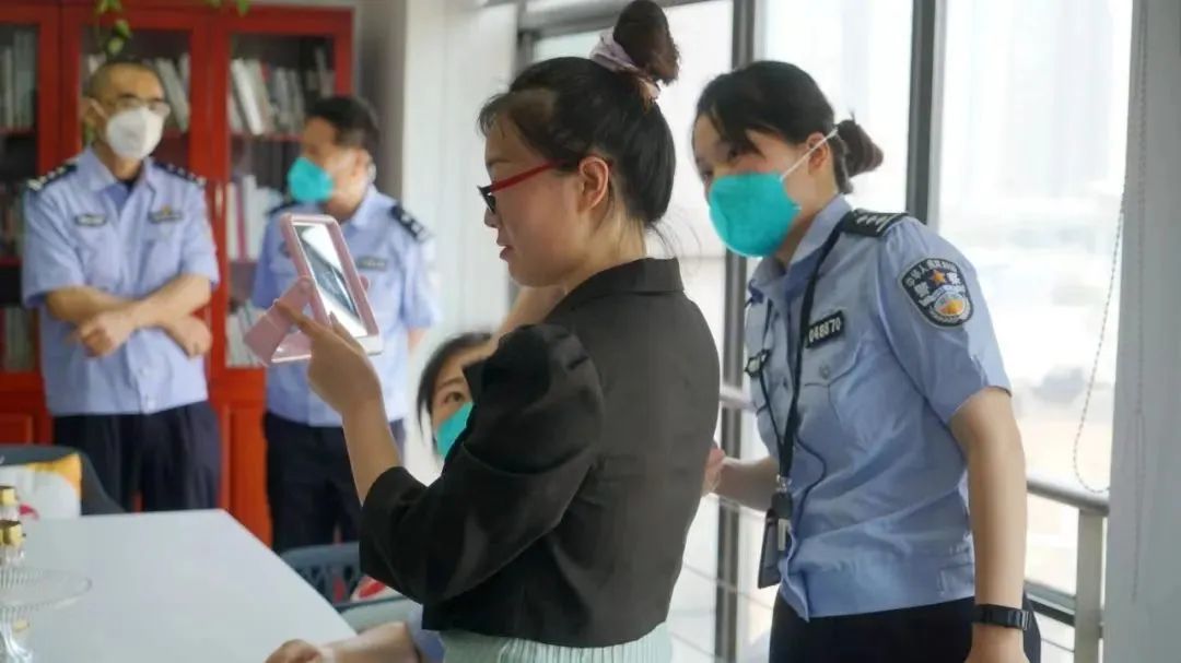 【我为群众办实事】身份证到期让人头大 蜀黍助力企业来帮忙