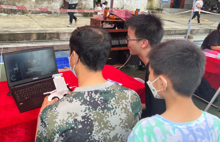 机器人编程、无人机飞行表演......溪涌社区居民家门口享受科普盛宴