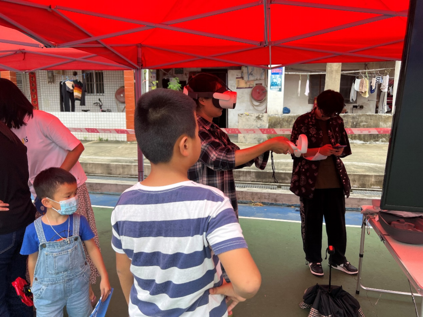 机器人编程、无人机飞行表演......溪涌社区居民家门口享受科普盛宴