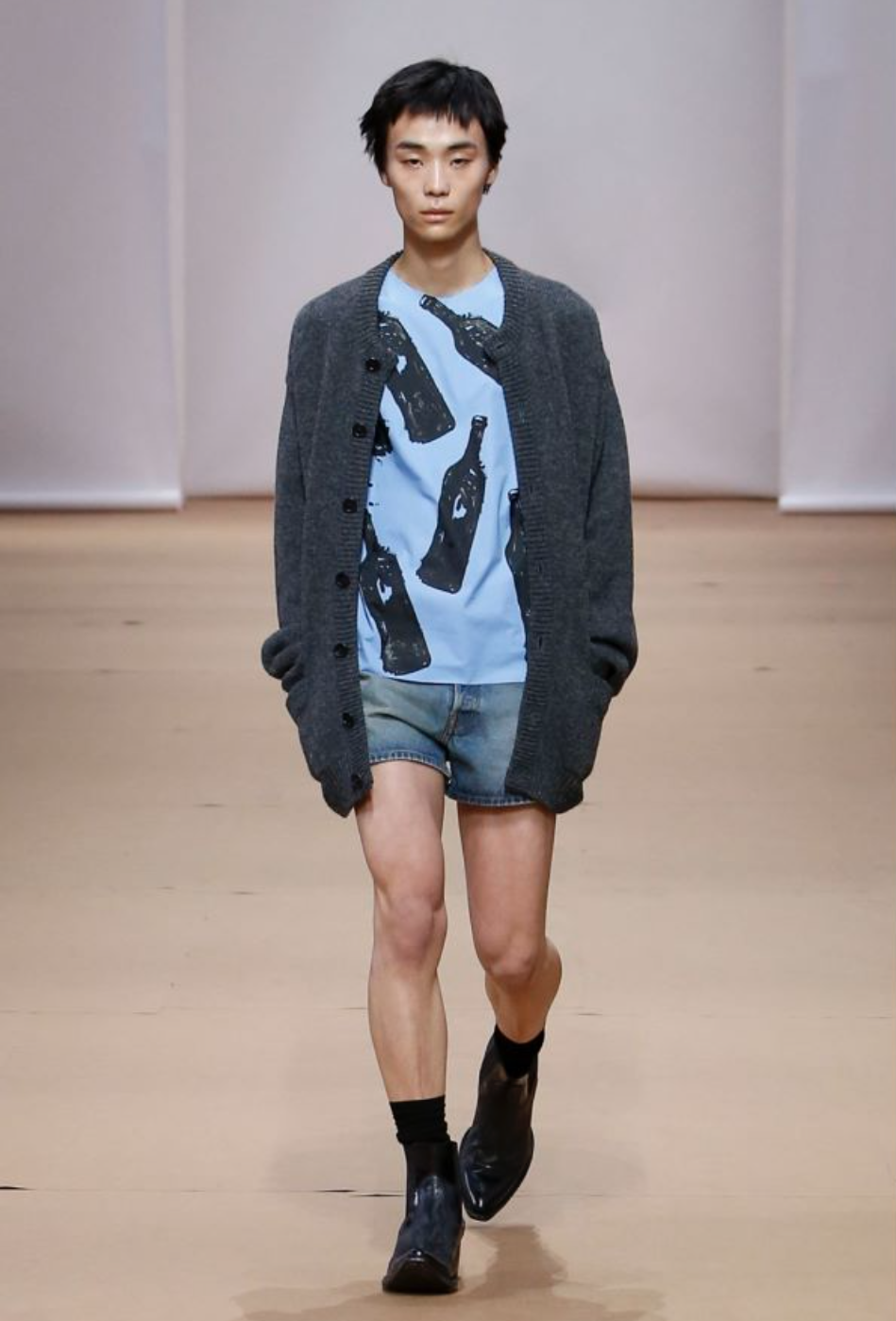 普拉达男装秀塑造精简风格,蕾虎创意鼓舞时尚群体|是日美好事物