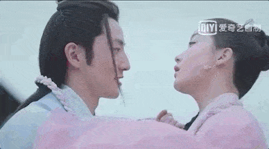 为什么古偶剧的海报都是“土味婚纱风”？