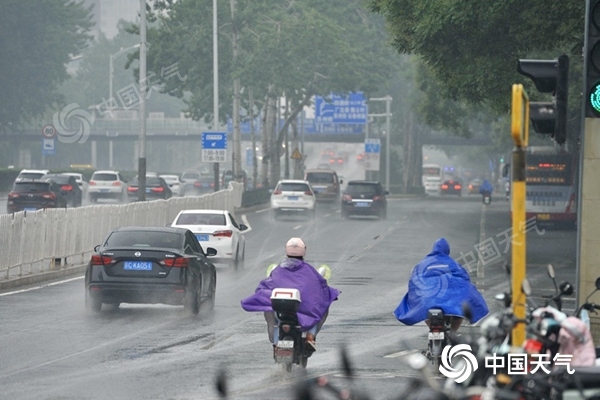 黄淮江淮雨势增强 南北方多地高温在线