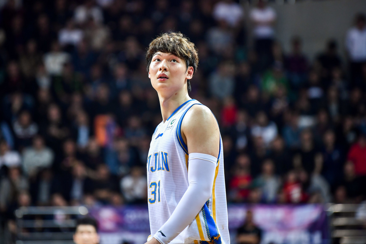 哪些中国人参加nba(那些年在NBA选秀大会被选中的中国球员：大郅、姚明、阿联...)